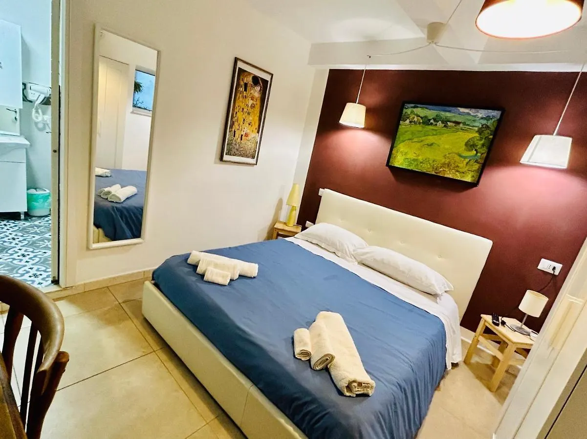 بيت ضيافة Tribunali Apartments نابولي إيطاليا